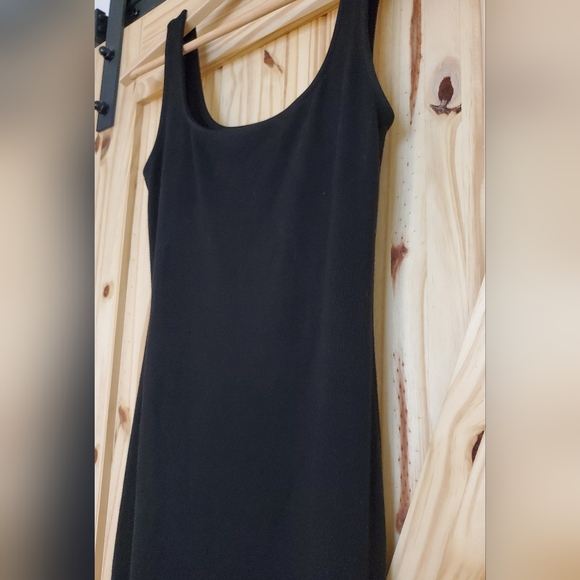 Velvet by Graham & Spencer Size XS Black Scoop Neck Bodycon Dress with Side Slit - Picture 3 of 7